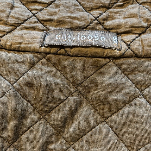 Cut Loose Army Green Quilted Vest XS Lightweight Tencel Spring or Fall Layer EUC - Picture 3 of 5
